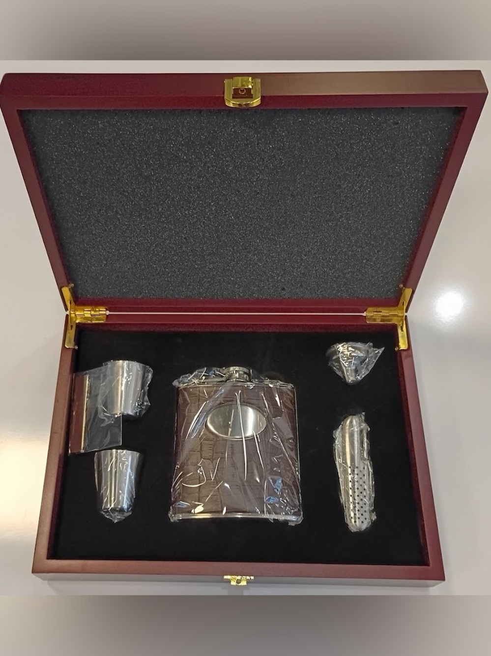 Lenox Gorham That’s Entertainment 5 Piece Brown Leather Flask Set in Wood Box